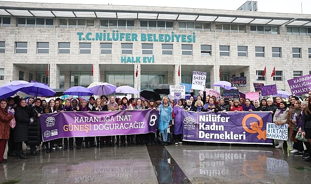 Nilüferli kadınlar 8 Mart’ta ‘Karanlığa İnat Güneşi Doğuracağız’ sloganıyla yürüdü
