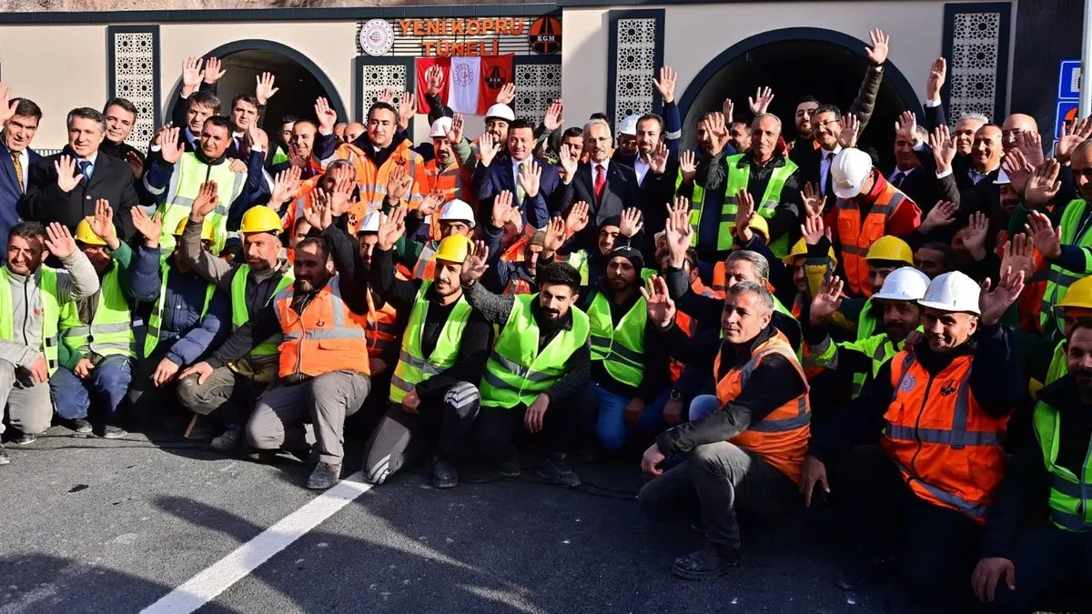 Bakan Uraloğlu, Yüksekova Tüneli’nde inceleme yaptı