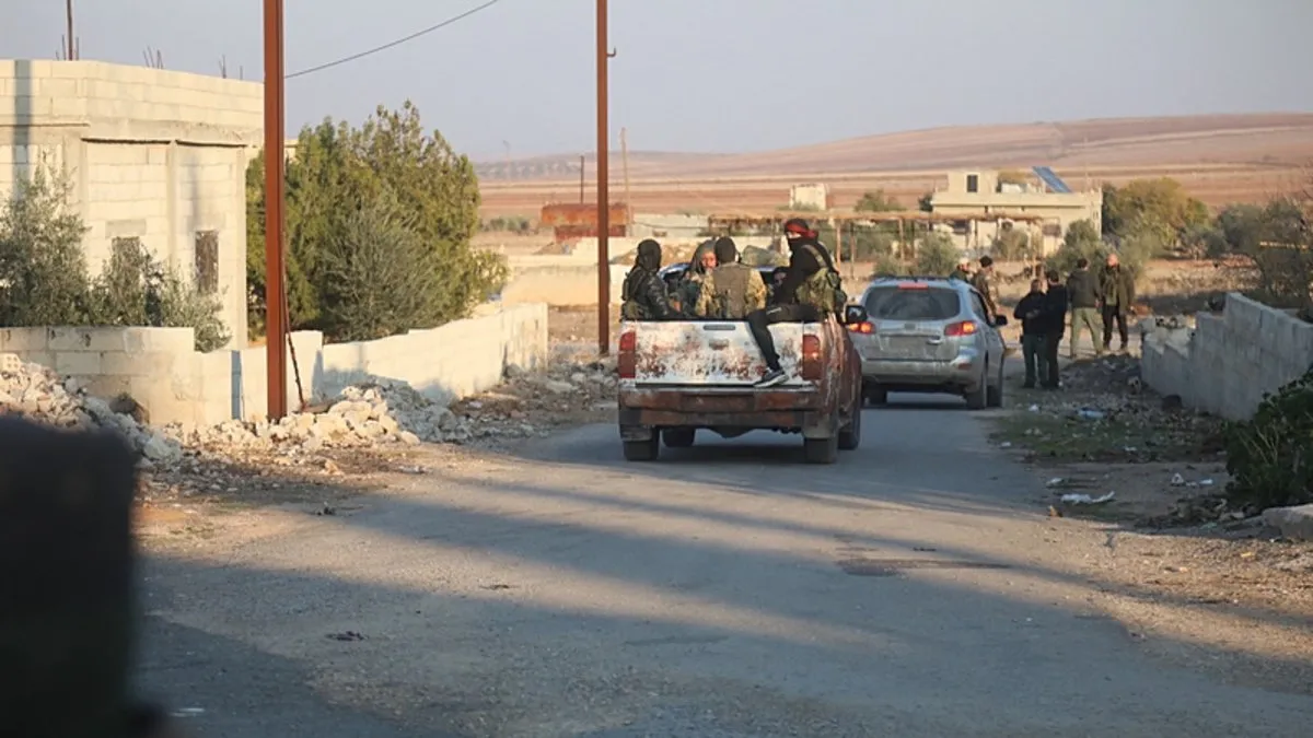 SON DAKİKA | Suriye’de muhalif gruplar Hama kent merkezine girdi: Rejim ordusu bölgeden çekildiklerini açıkladı!