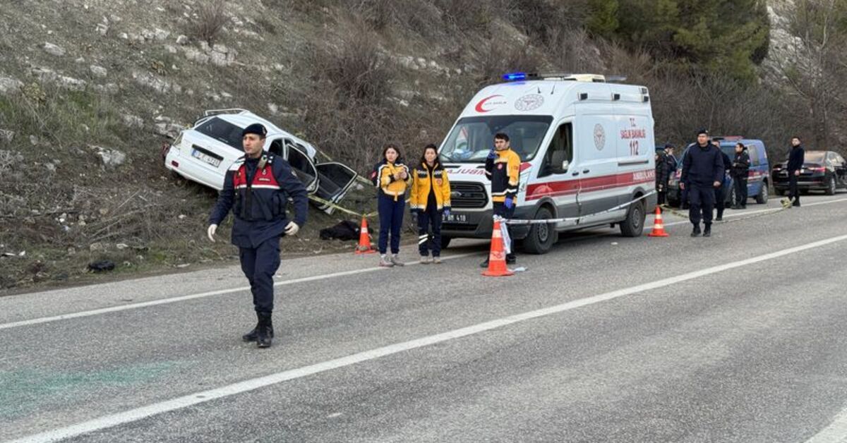 Balıkesir’de minibüs ile otomobil çarpıştı: 2 ölü, 18 yaralı