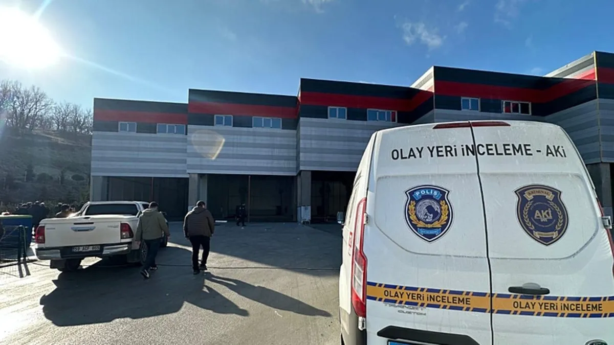 Lise öğrencisi stajyer genç, 5 metre yükseklikten betona çakıldı!