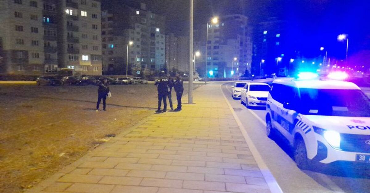 Otobüs durağında bıçaklı kavga: 1 yaralı