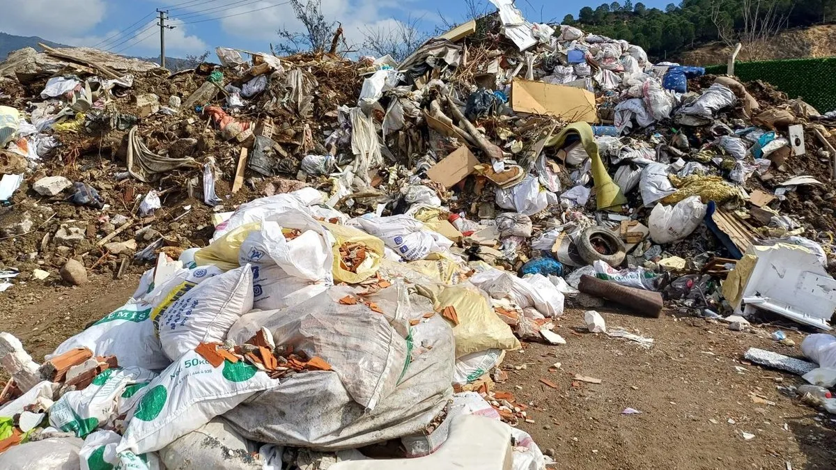 Bayraklı Belediyesinden çevre katliamı! 8 ay arayla ikinci kez kaçak çöp depolarken yakalandı