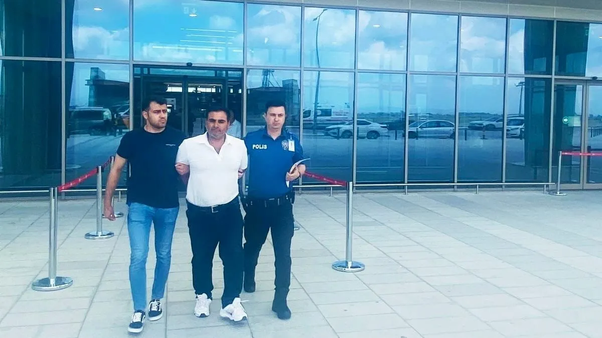Interpol-Europol’ün Kırmızı Bültenle aradığı hükümlü Çukurova Havalimanında yakalandı