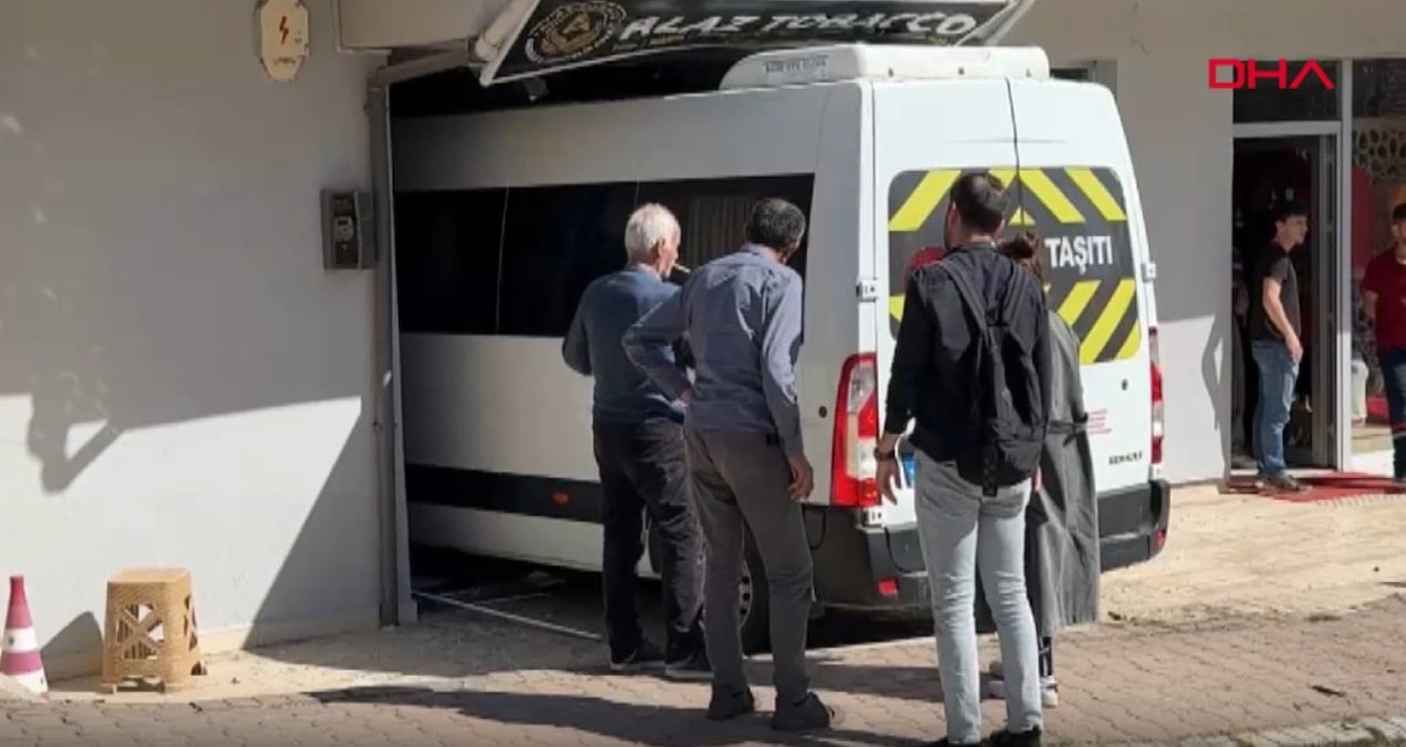 Kontrolden çıkan servis iş yerine daldı